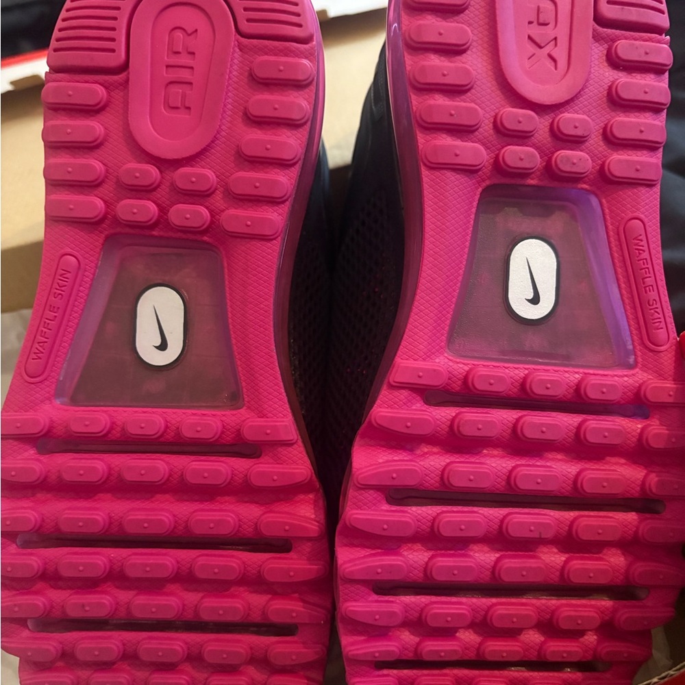 Nike Youth Black and Pink Airmax - Picture 2 of 6